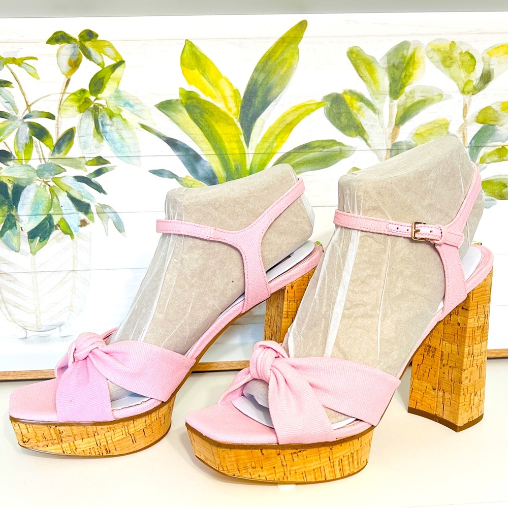 BRAND NEW GUESS SHOES. Fabric and others material heels.